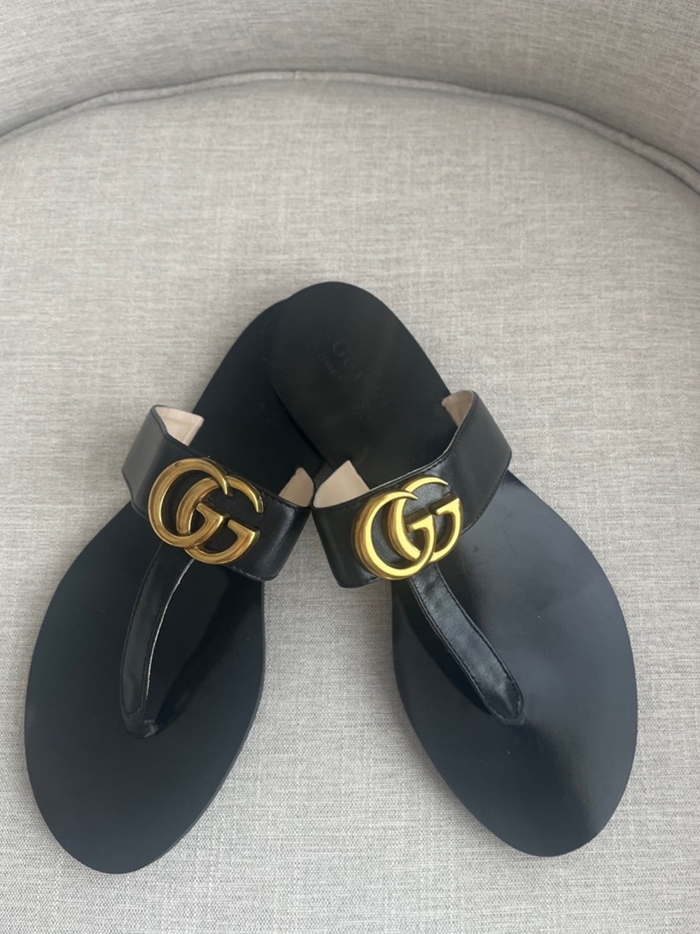 NWOT Gucci Black Leather Sandal with Gold Double G